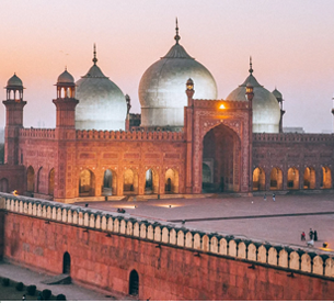Badshahi Mosque historic landmark representing cultural Lahore sightseeing tour packages